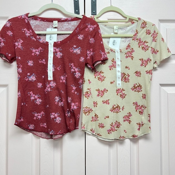 2 Pack Floral Tees.  NWT.  Size Small. - Picture 1 of 1